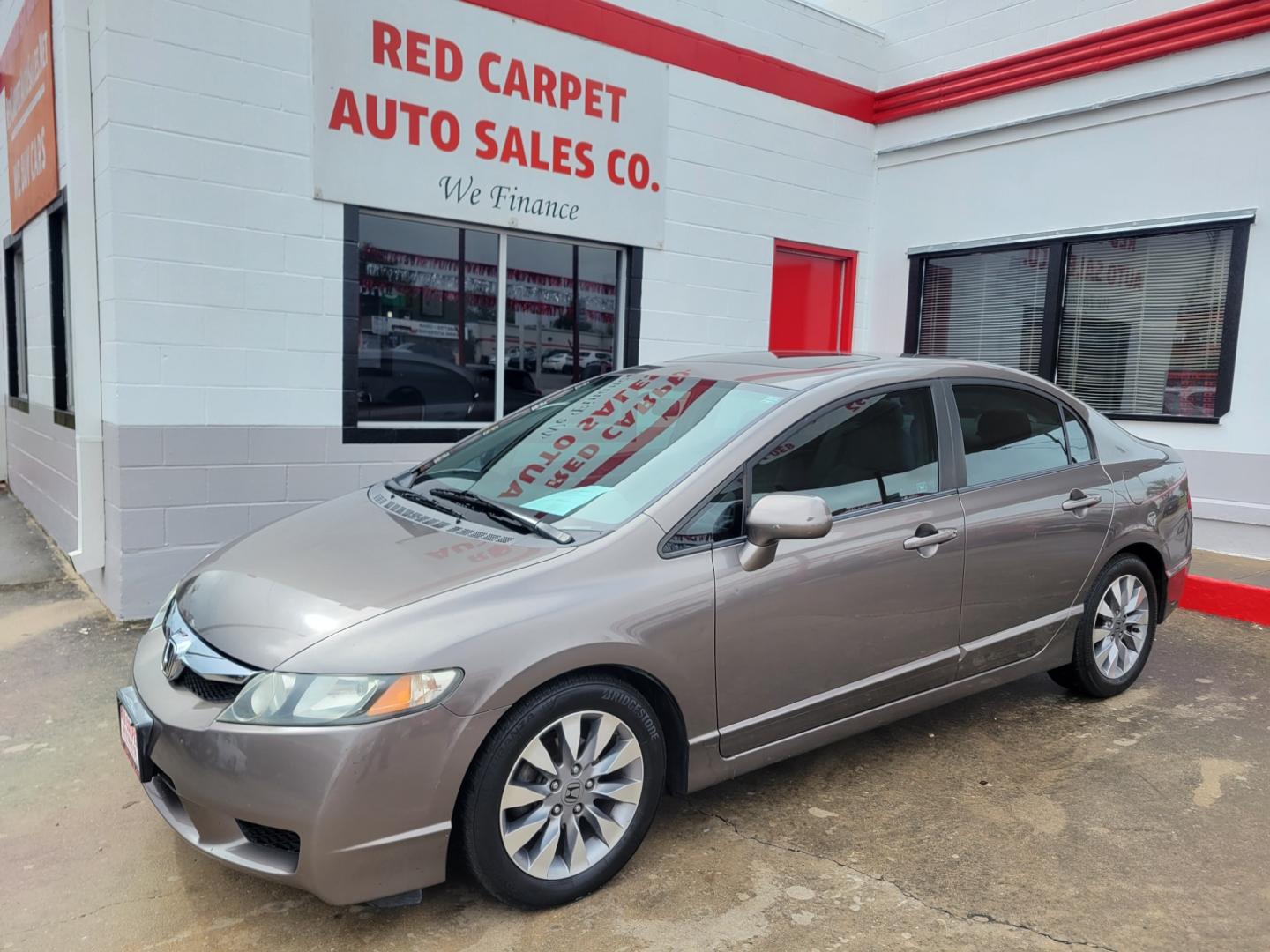 2009 GRAY Honda Civic EX Sedan 5-Speed AT (1HGFA16839L) with an 1.8L L4 SOHC 16V engine, 5-Speed Automatic transmission, located at 503 West Court, Seguin, TX, 78155, (830) 379-3373, 29.568621, -97.969803 - 2009 Honda Civic EX Sedan with a 1.8L L4 SOHC 16V, Automatic, Tilt, Cruise, AM/FM Touchscreen Stereo, Power Windows, Locks and Side Mirrors, Bluetooth, Navigation, Power Sunroof, Tinted Windows, Alloy Wheels, Rear Defroster and more!! - Photo#0